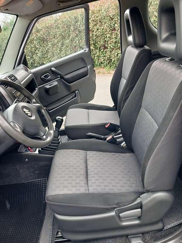 Usata Suzuki Jimny 86 CV (63 kW) 2011 Marrone SUV