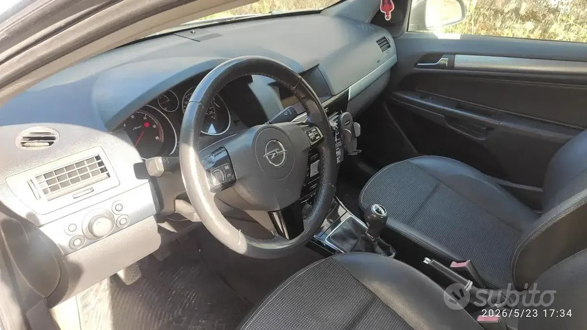 Occasion Opel Astra GTC Cosmo 101 ch (74 kW) 2007 Gris Berline