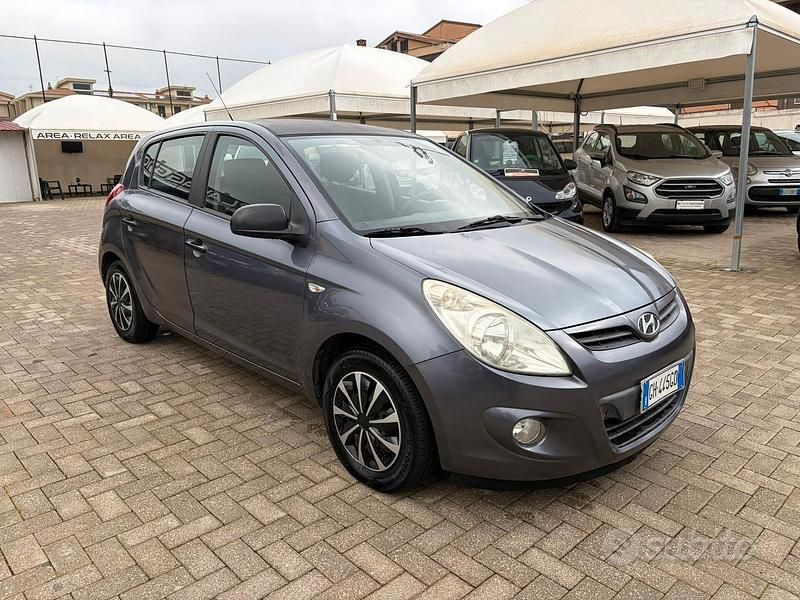 Usata Hyundai i20 Comfort 78 CV (57 kW) 2009 Grigio Utilitaria