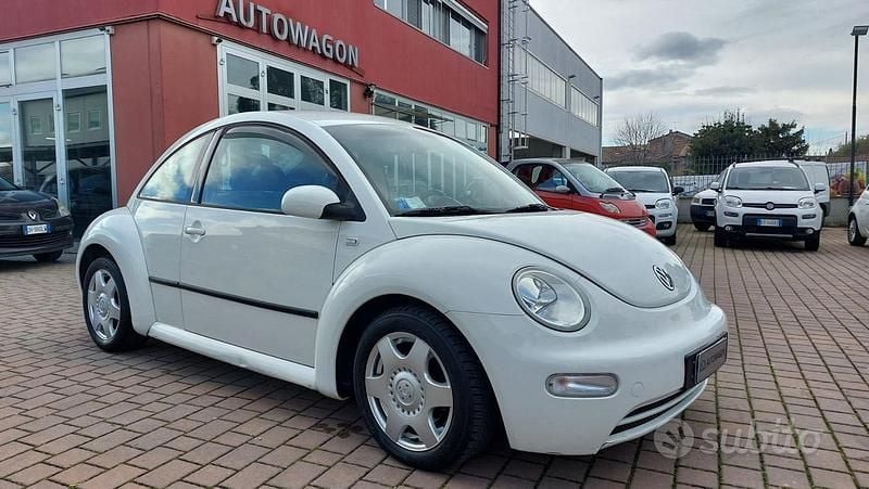 Usata VW New Beetle 90 CV (66 kW) 2001 Bianco Utilitaria