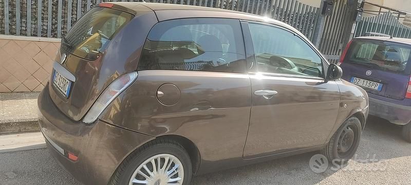 Usata Lancia Ypsilon 77 CV (56 kW) 2010 Marrone Utilitaria