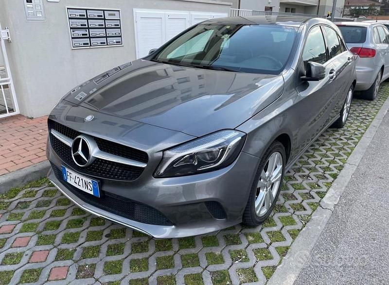 Usata Mercedes A180 109 CV (80 kW) 2016 Grigio Berlina