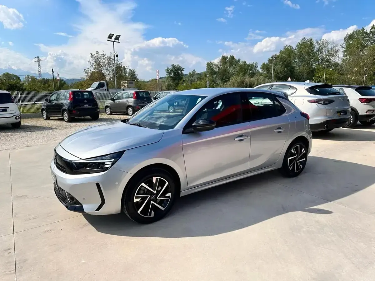 Usata Opel Corsa 101 CV (74 kW) 2025 Argento Utilitaria
