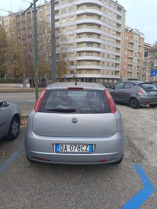 Usata Fiat Grande Punto Dynamic 90 CV (66 kW) 2007 Argento Utilitaria