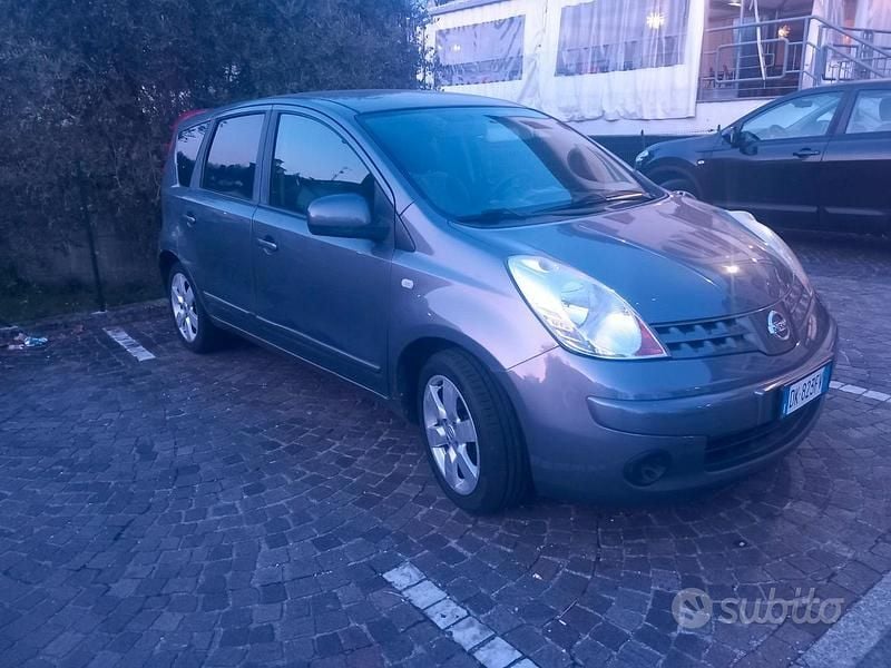 Usata Nissan Note 88 CV (64 kW) 2007 Grigio Utilitaria