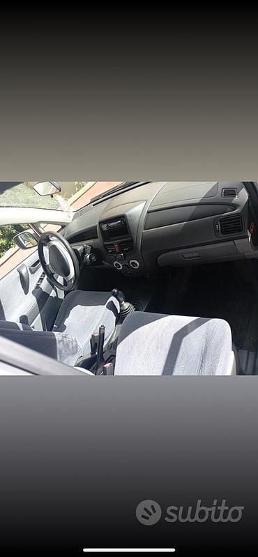Usata Suzuki Liana 103 CV (75 kW) 2002 Grigio Utilitaria