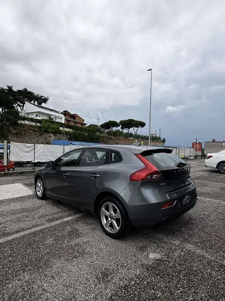 Usata Volvo V40 114 CV (83 kW) 2015 Grigio Berlina