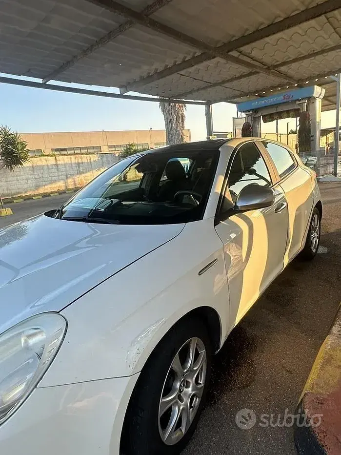 Usata Alfa Romeo Giulietta 105 CV (77 kW) 2012 Bianco Utilitaria