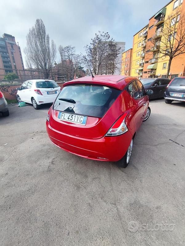 Usata Lancia Ypsilon 69 CV (50 kW) 2017 Rosso Utilitaria