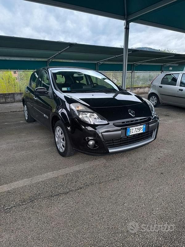 Usata Renault Clio II Luxe 101 CV (74 kW) 2010 Berlina