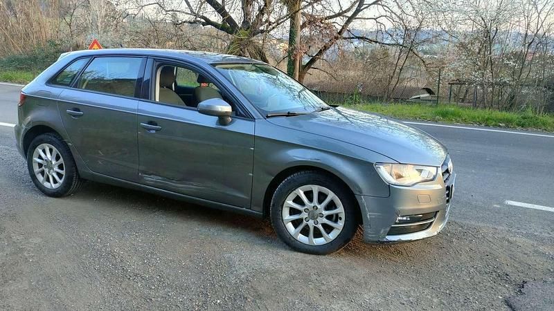 Usata Audi A3 Attraction 105 CV (77 kW) 2014 Argento Berlina