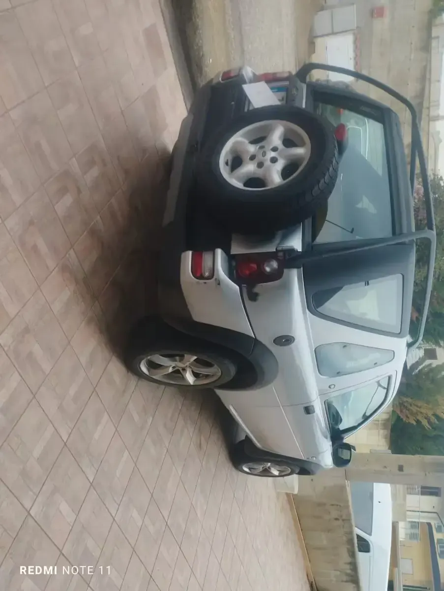 Usata Land Rover Freelander 109 CV (80 kW) 2004 Argento SUV