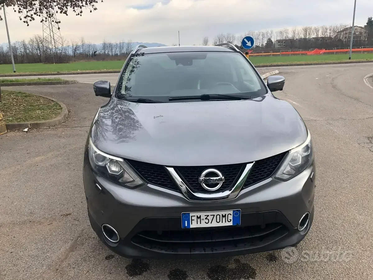 Usata Nissan Qashqai N-Connecta 131 CV (96 kW) 2017 Grigio SUV