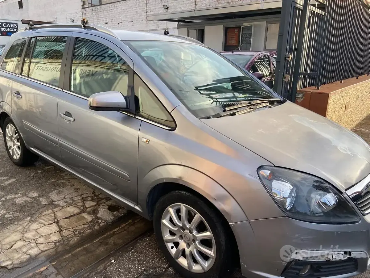 Usata Opel Zafira Club 120 CV (88 kW) 2006 Grigio Monovolume