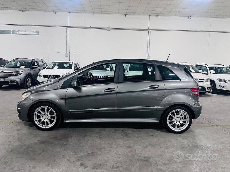 Usata Mercedes B150 Chrome 95 CV (69 kW) 2009 Grigio Monovolume