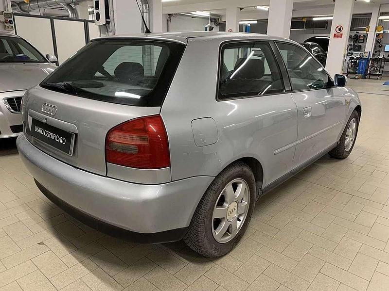 Usata Audi A3 Ambiente 101 CV (74 kW) 1999 Argento Utilitaria