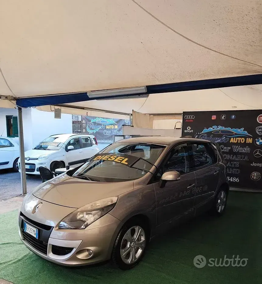 Usata Renault Scénic Luxe 110 CV (80 kW) 2011 Giallo Monovolume