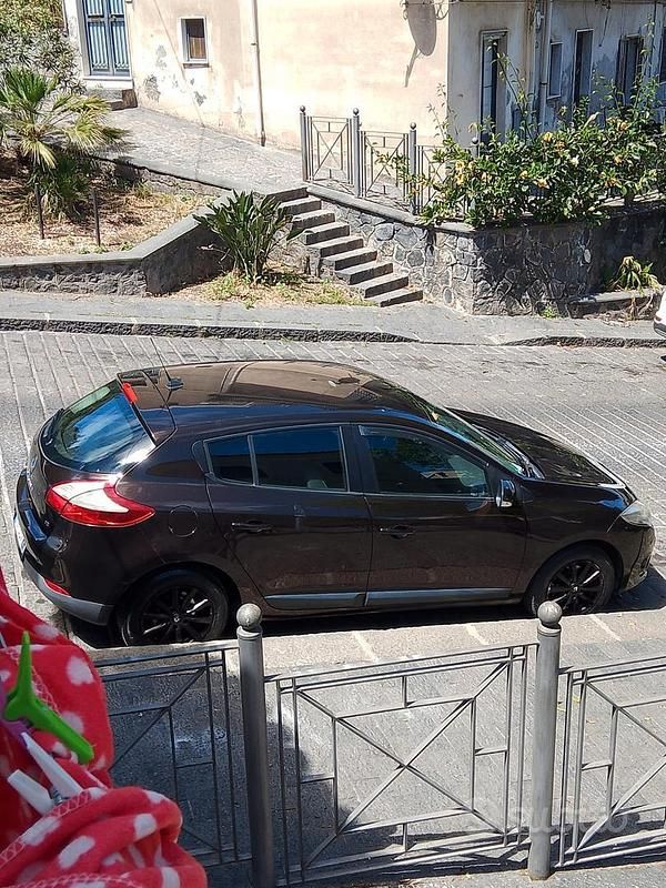 Usata Renault Mégane 110 CV (80 kW) 2012 Marrone Berlina