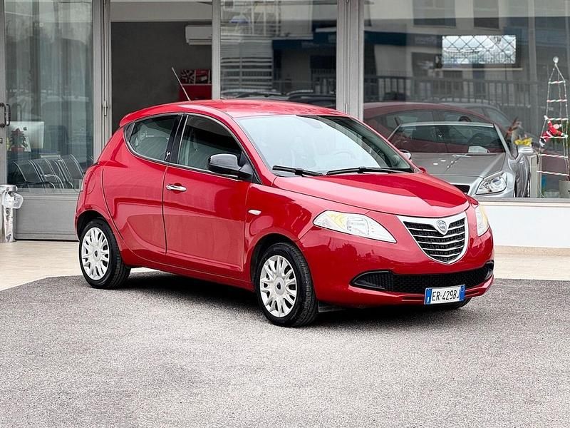 Usata Lancia Ypsilon 95 CV (69 kW) 2013 Rosso Utilitaria