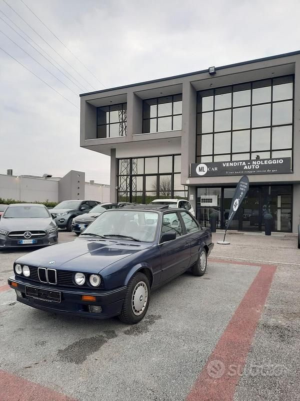 Usata BMW 318 1988 Blu Berlina