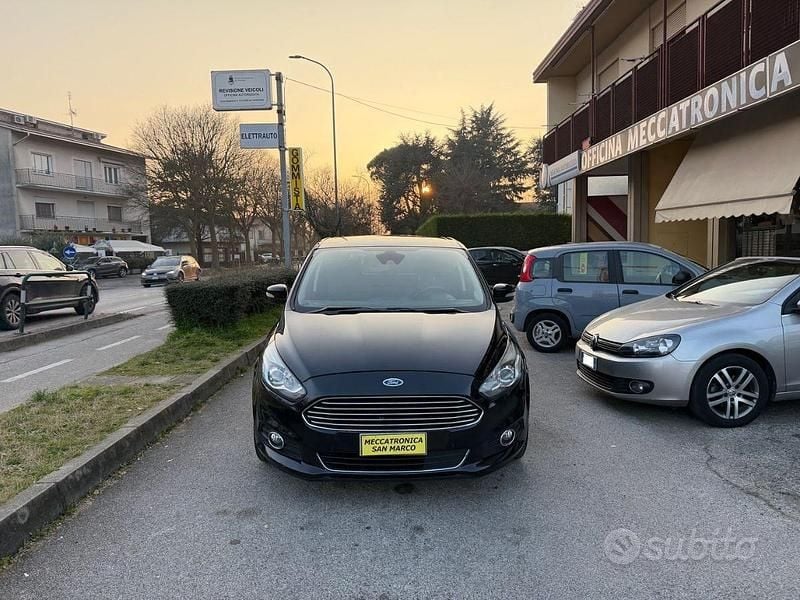 Usata Ford S-MAX Titanium 180 CV (132 kW) 2017 Nero Monovolume