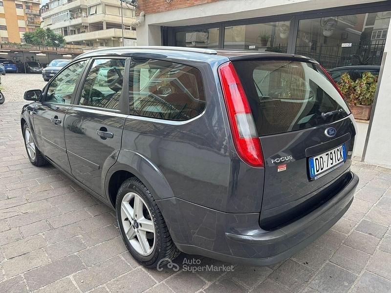 Usata Ford Focus 114 CV (83 kW) 2008 Grigio Station wagon