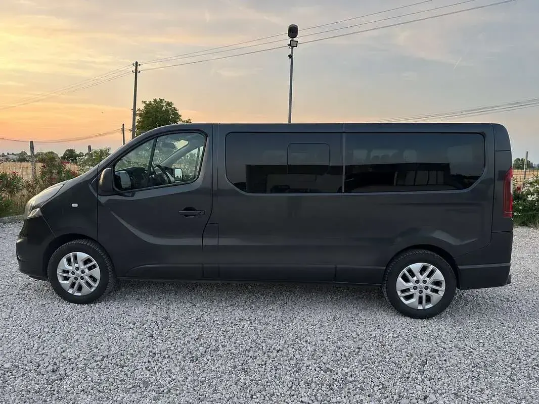 Usata Opel Vivaro 145 CV (106 kW) 2018 Nero Monovolume