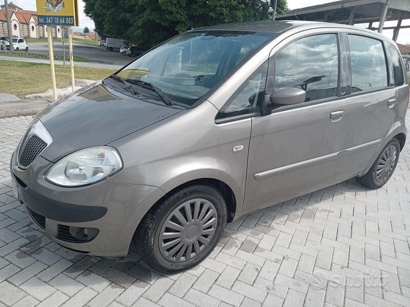 Usata Lancia Musa 95 CV (69 kW) 2007 Marrone Monovolume