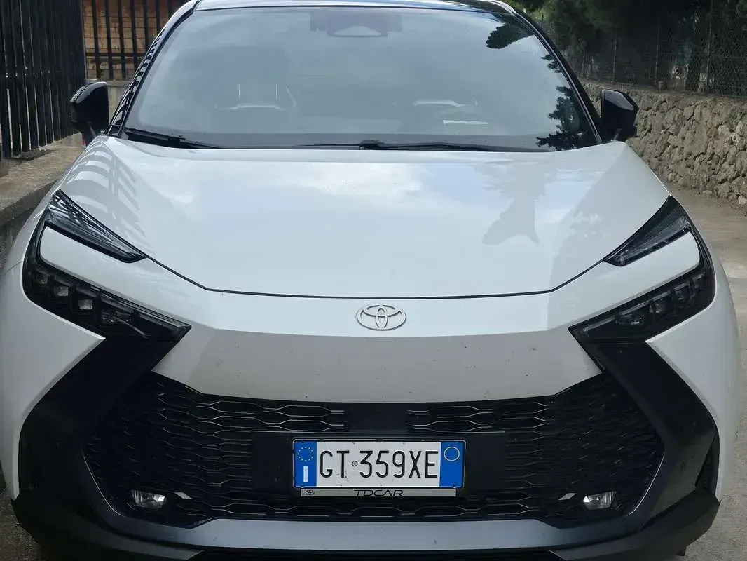 Usata Toyota C-HR Lounge 152 CV (111 kW) 2024 Bianco SUV