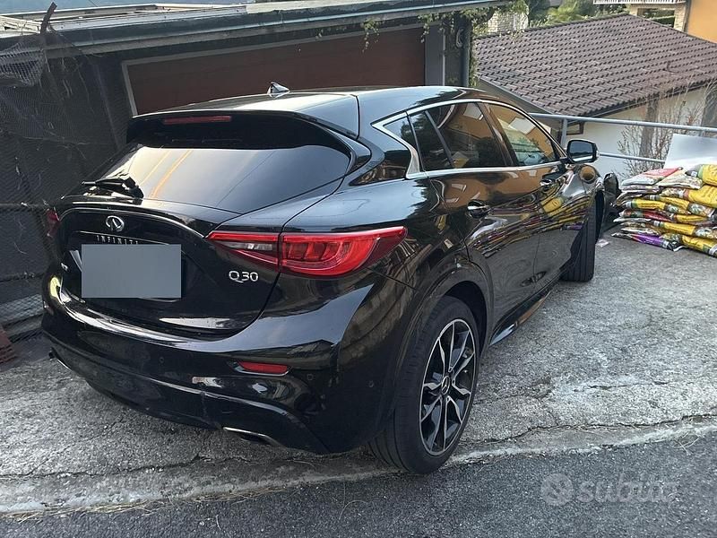 Usata Infiniti Q30 170 CV (125 kW) 2017 Nero SUV