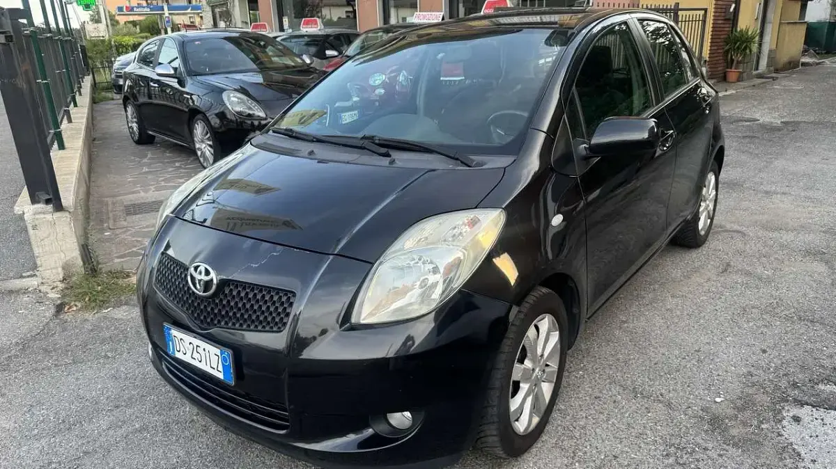 Usata Toyota Yaris 87 CV (63 kW) 2008 Nero Utilitaria