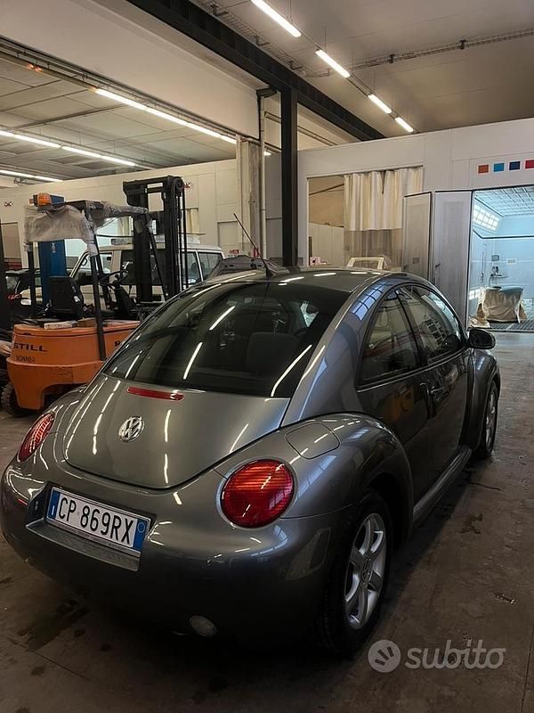 Usata VW New Beetle 101 CV (74 kW) 2004 Grigio Utilitaria