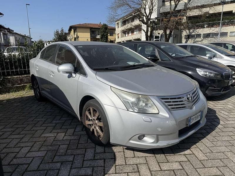 Usata Toyota Avensis Executive 150 CV (110 kW) 2009 Argento Berlina