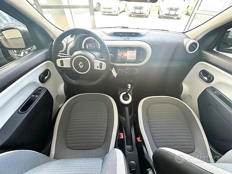 Usata Renault Twingo Techno 60 kW (82 CV) 2022 Cosmic grey Utilitaria
