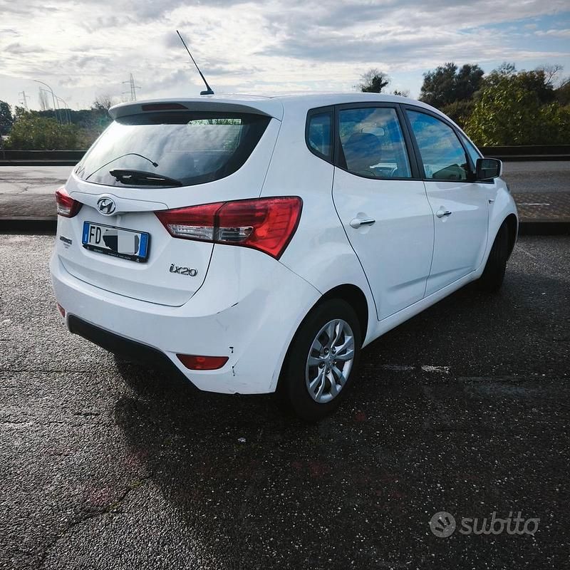 Usata Hyundai ix20 Xpossible 90 CV (66 kW) 2016 Bianco Utilitaria