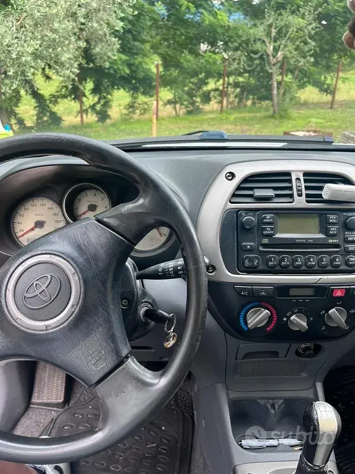Usata Toyota RAV4 116 CV (85 kW) 2003 Grigio SUV