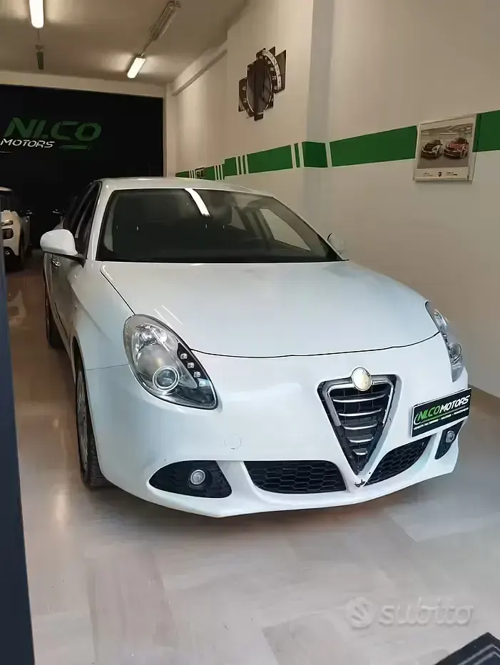 Usata Alfa Romeo Giulietta 105 CV (77 kW) 2012 Bianco Utilitaria
