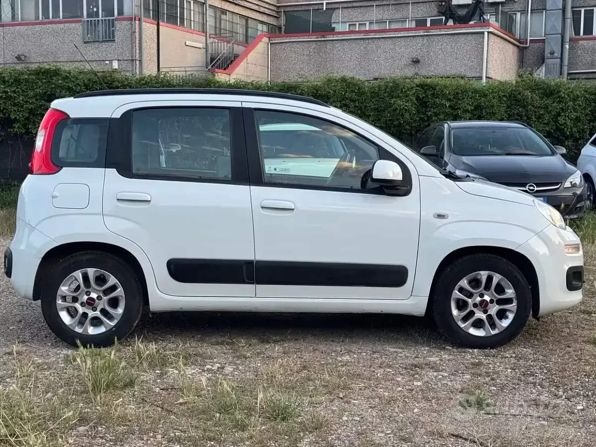 Usata Fiat Panda Lounge 69 CV (50 kW) 2016 Bianco Utilitaria