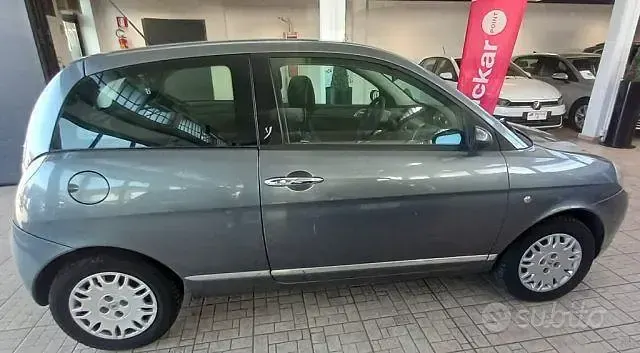 Usata Lancia Ypsilon 75 CV (55 kW) 2007 Grigio Utilitaria