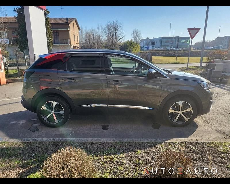 Usata Peugeot 3008 Allure 119 CV (87 kW) 2017 Verde SUV