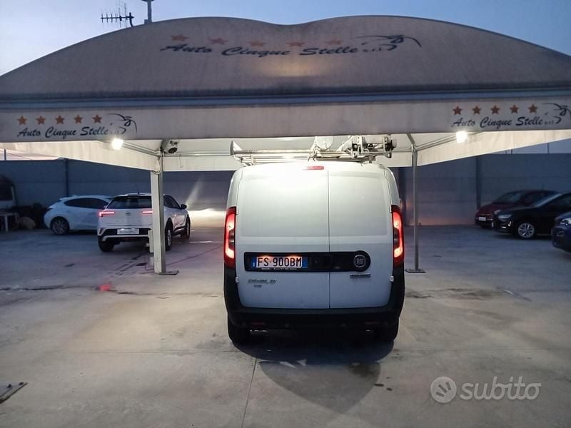 Usata Fiat Doblò 105 CV (77 kW) 2019 Bianco Monovolume