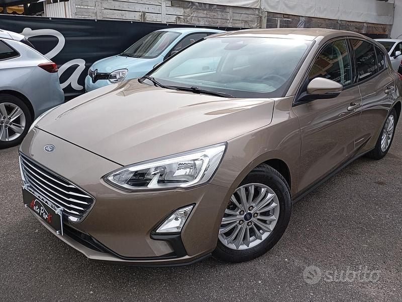 Usado Ford Focus Titanium 125 HP (91 kW) 2019 Castanho Sedan
