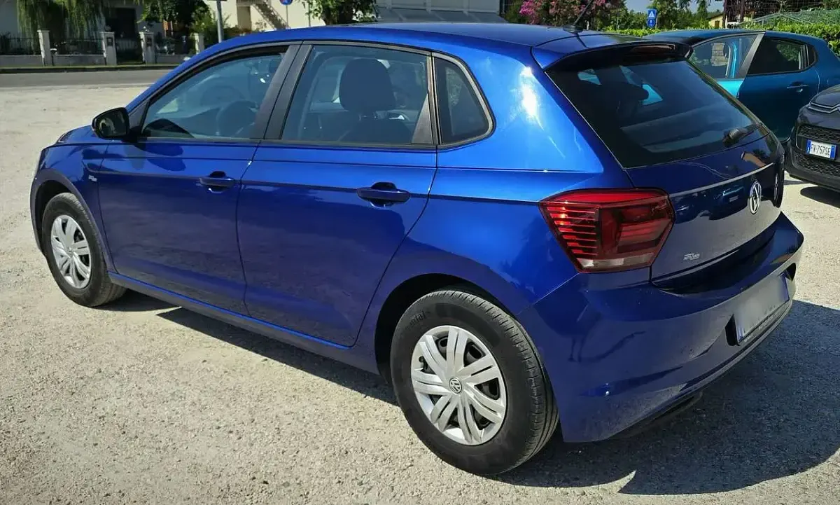 Usata VW Polo Comfortline 75 CV (55 kW) 2018 Blu/azzurro Utilitaria