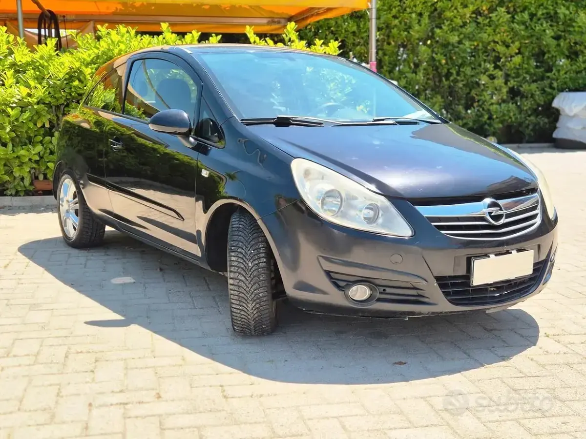 Usata Opel Corsa 80 CV (58 kW) 2007 Nero Utilitaria