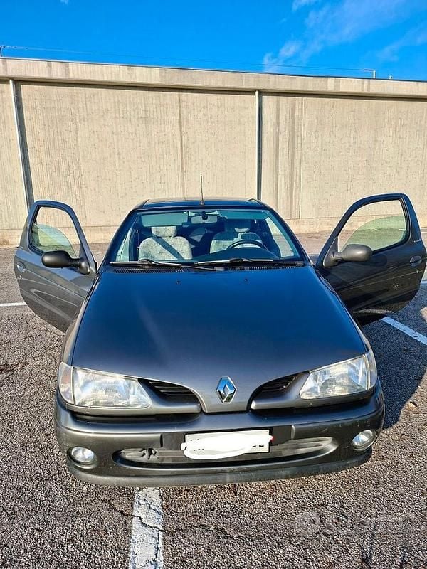 Usata Renault Mégane Coupé 1998 Grigio Coupé