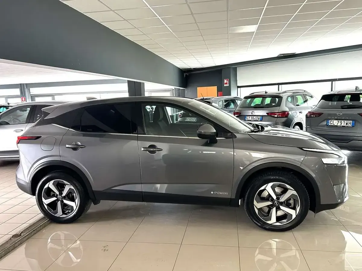 Usata Nissan Qashqai 190 CV (139 kW) 2023 Ceramic grey SUV