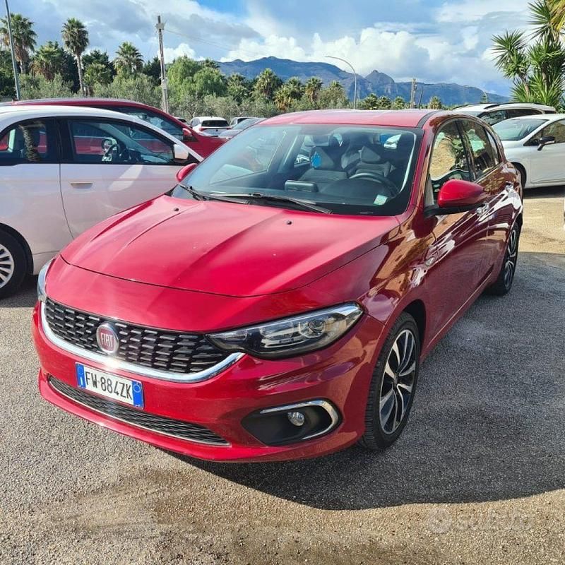 Rosso Usata 2019 Fiat Tipo Lounge Tre volumi | 12.900 € (Cara) - Immagine 1/4