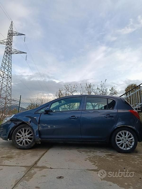 Usata Opel Corsa Eco 75 CV (55 kW) 2009 Blu Berlina