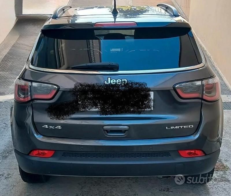 Usata Jeep Compass Limited 140 CV (102 kW) 2017 Grigio SUV