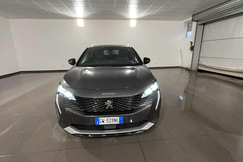 Begagnad Peugeot 5008 Allure 131 HK (96 kW) 2024 Grå SUV